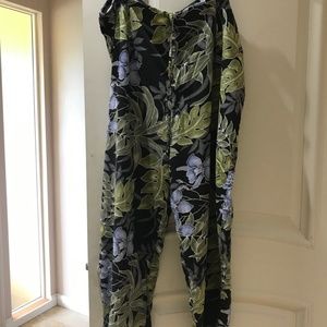 Tommy Bahama Hawaiian Print 97% SILK Capri Pants